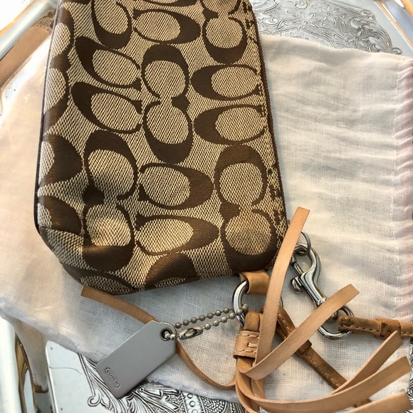🔥Coach Wristlet🔥Brown & Beige-Coach Monogram. Perfect wristlet! - Picture 2 of 4